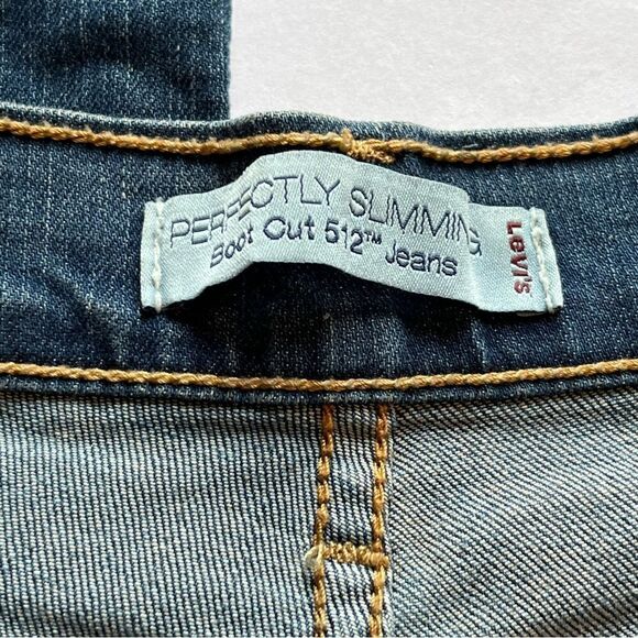Levi's Women's Blue Jeans 512 Bootcut Size 10 S/C Perfectly Slimming - Picture 3 of 9